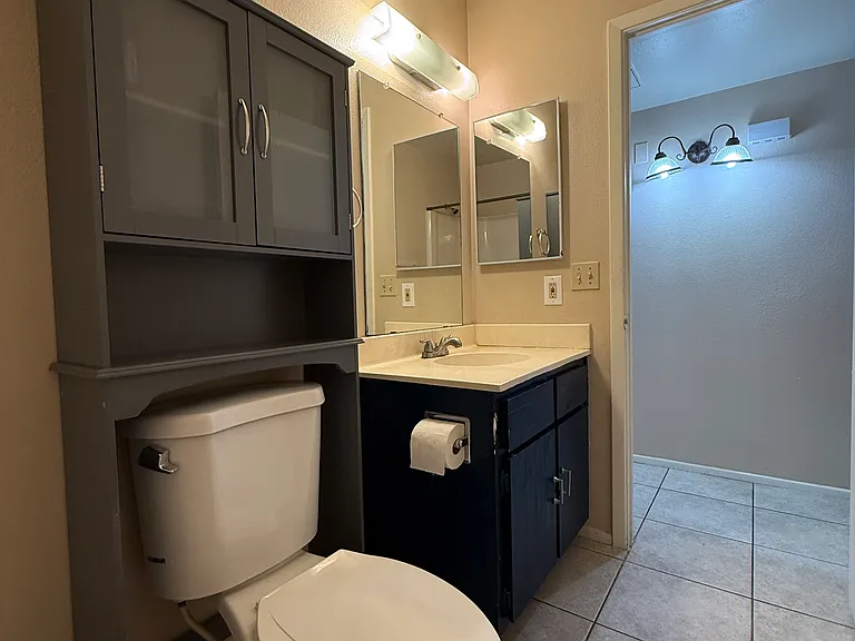 2231 W Fremont Dr — Photo 10