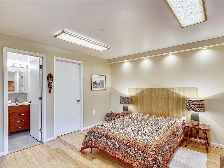 1755 Glastonberry Rd — Photo 33