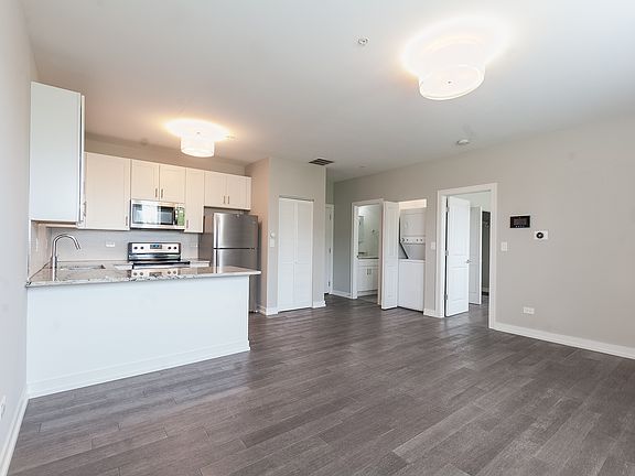 2nd image of 1554 W Hollywood Ave #1554-301