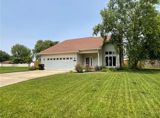 114 W Edgewood Ave, Effingham, IL 62401