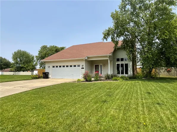 114 W Edgewood Ave, Effingham, IL 62401