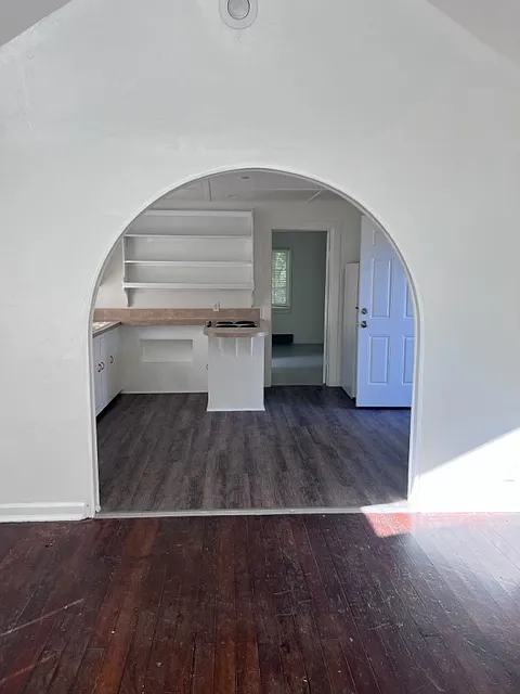 1 bed, 900 sqft, $1,300 — Photo 2