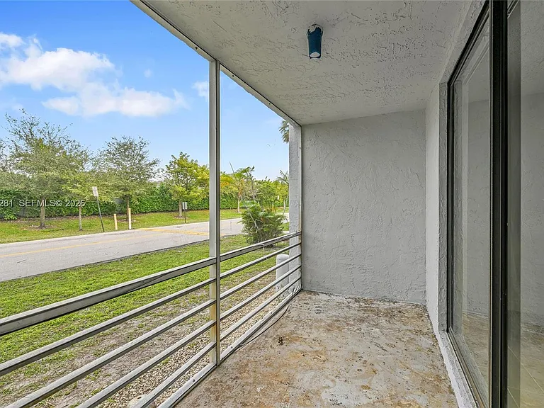 2850 Somerset Dr #105L — Photo 4