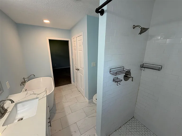 511 Rosewood Dr — Photo 13