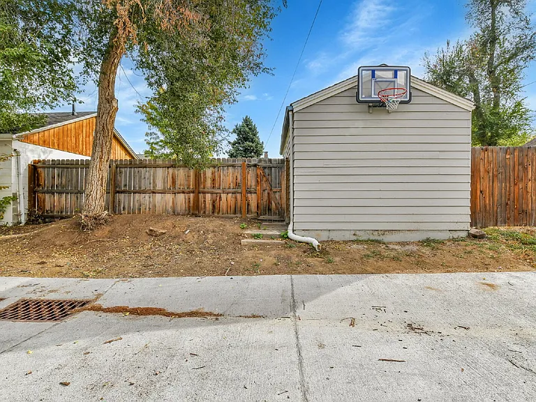 2245 S Franklin St — Photo 47
