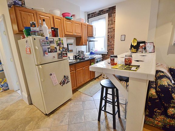 2nd image of 109 Peterborough St #Ua26