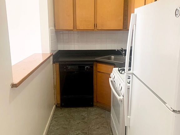 4th image of 479 Park Pl #4A