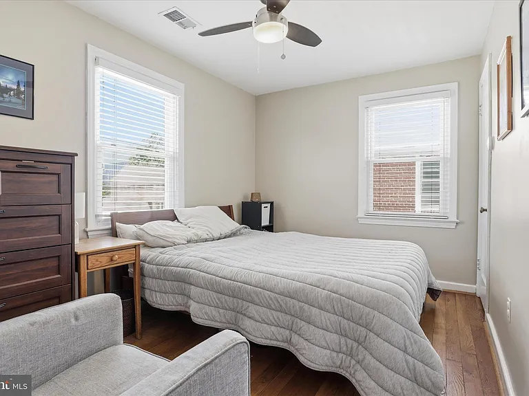 2147 S Oakland St — Photo 11