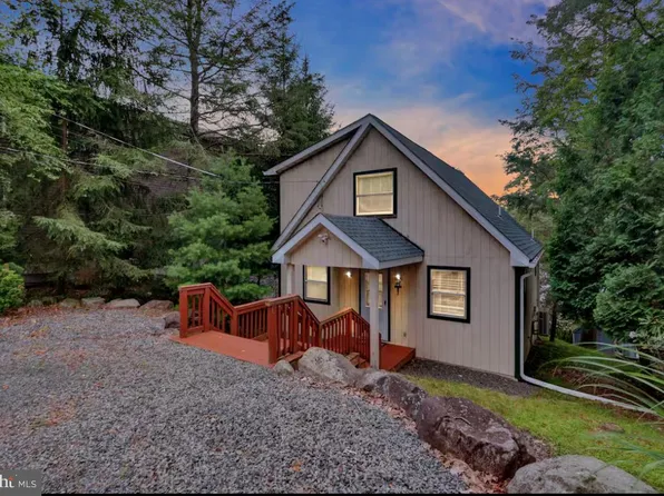114 S Lake Dr, Lake Harmony, PA 18624