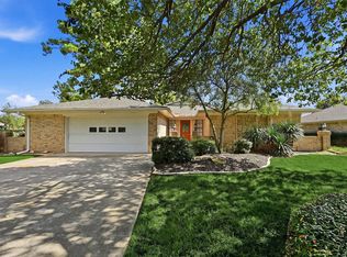 718 Kiowa Dr W, Lake Kiowa, TX 76240