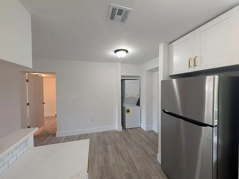 1733 NW 18th St — Photo 5