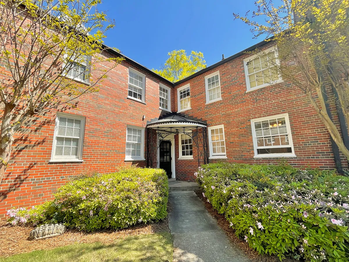 Building Photo - 2855 Thornhill Rd #91B