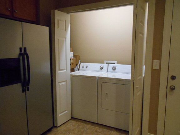 5th image of 1579 Yellow Wood Dr