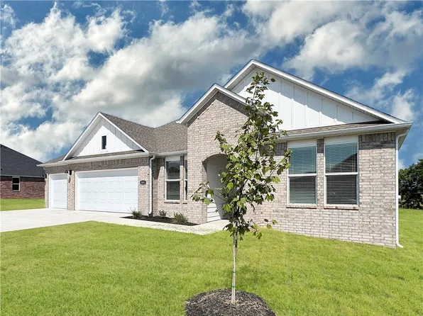 3001 Hattie Ln, Springdale, AR 72764