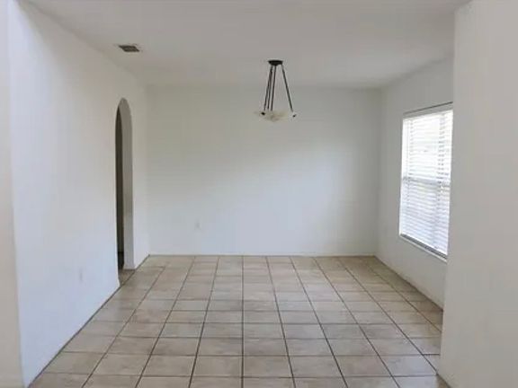 4th image of 2094 Deltona Blvd