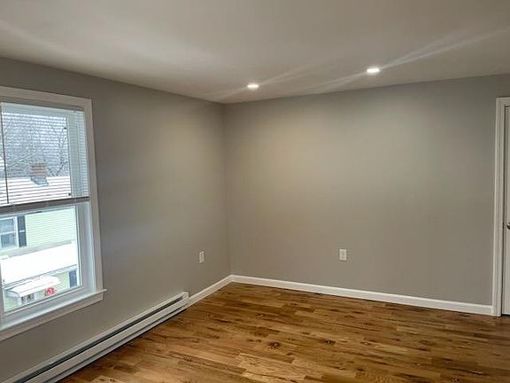 5th image of 23 Laurel St APT 3F