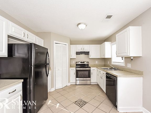 5th image of 19 Finch Wood Dr