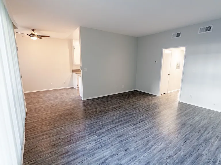 18411 Vincennes Street — Photo 28