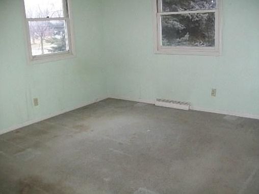 5th image of 440 Ionia St