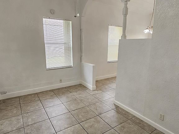 5th image of 410 Columbus Pkwy #1