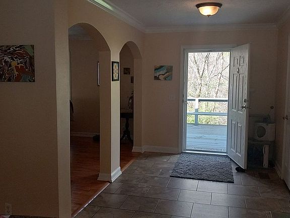 5th image of 553 Big Valley Rd