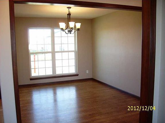 4th image of 2070 Hillside Dr