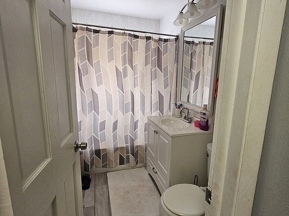5th image of 7247 N Hamilton Ave APT 1A