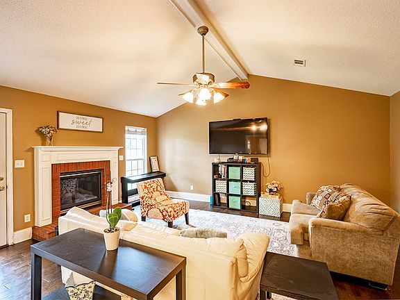 4th image of 227 Ambleside Dr