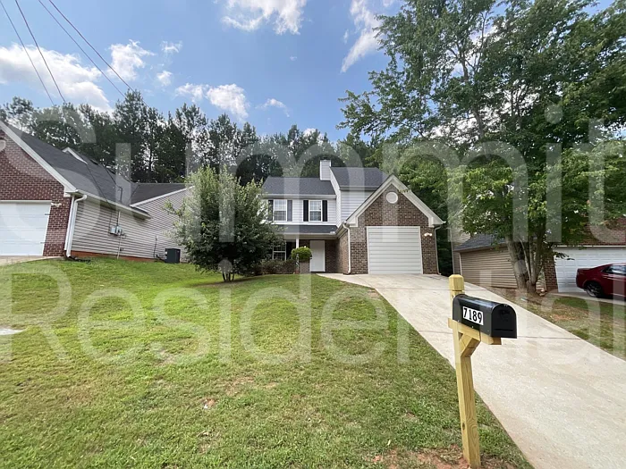 4 bed, 2.0 bath, 1687 sqft, $2,145 — Photo 2