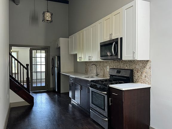 5th image of 638 Kosciuszko St APT 2L