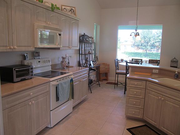 3rd image of 2225 SE 2nd Ter