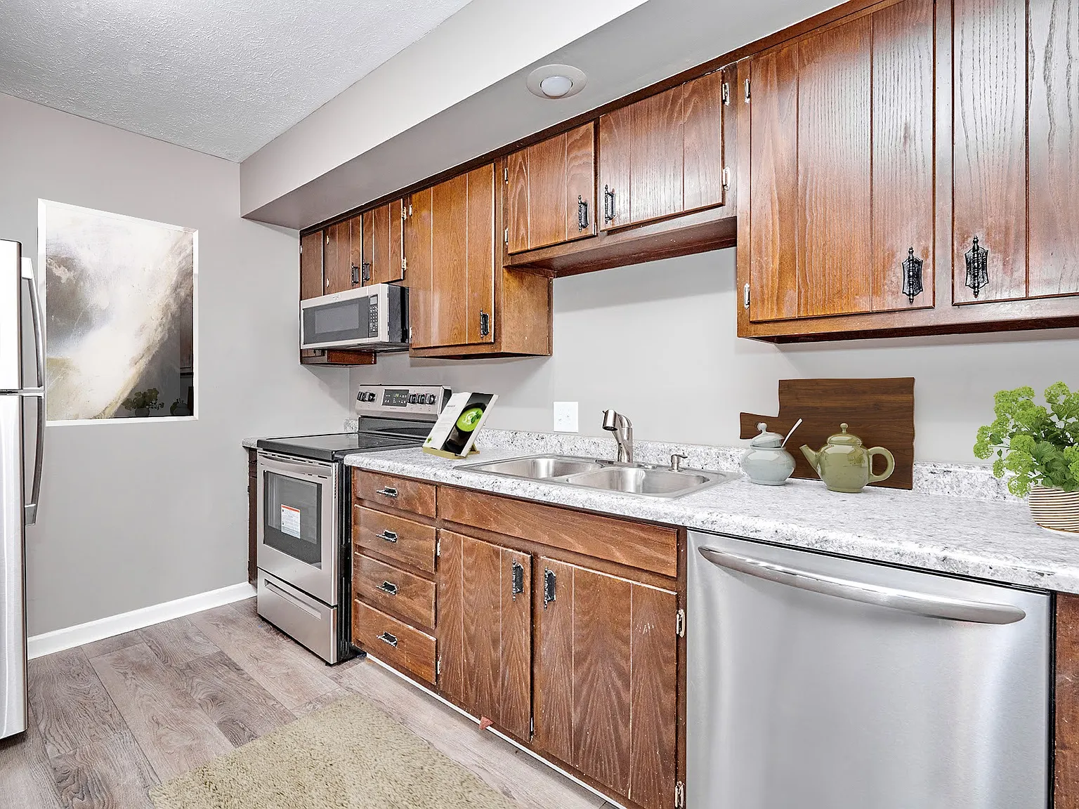 Rivershore Apartments — Photo 2