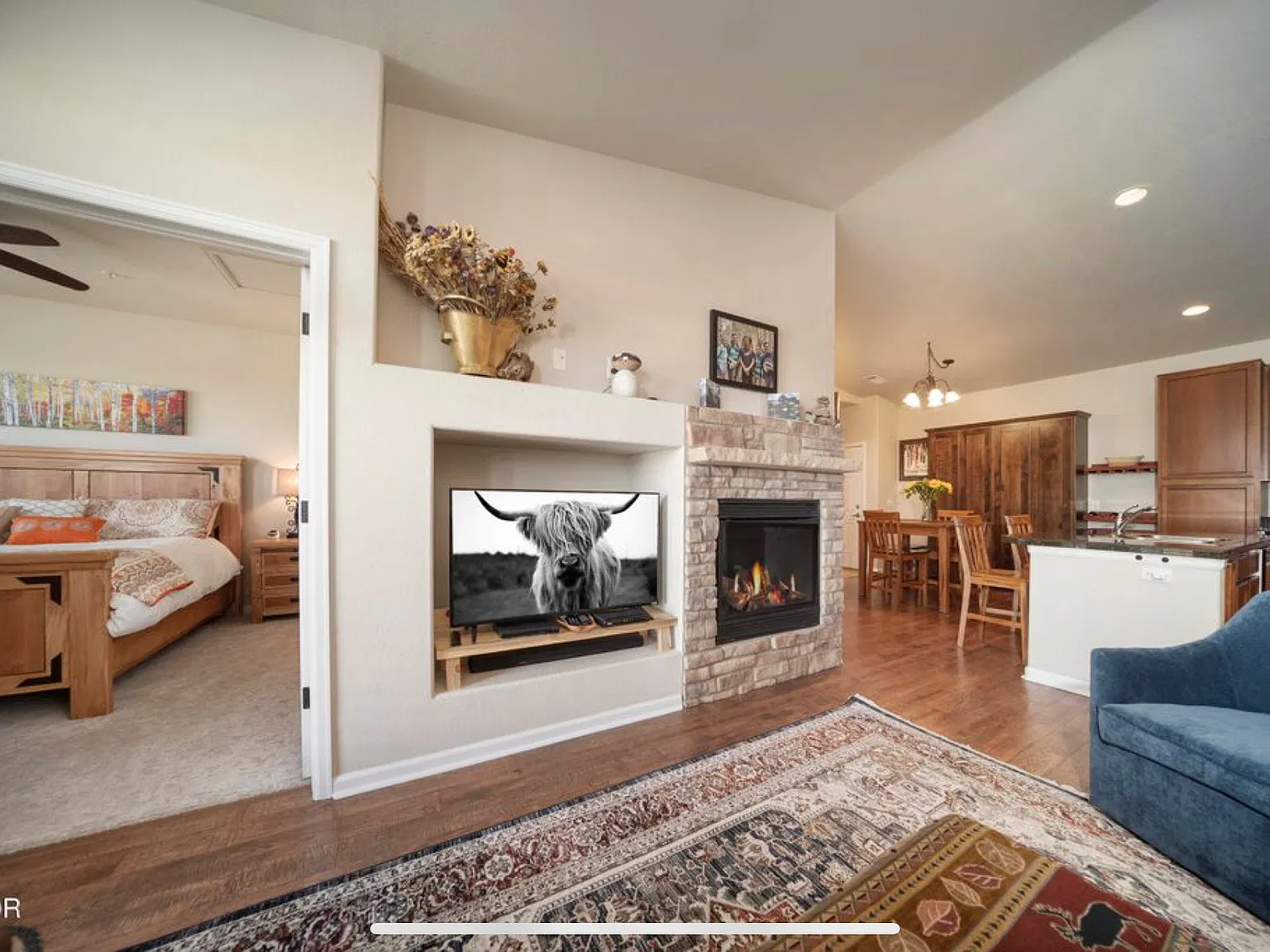 2 bed, 1024 sqft, $2,750 — Photo 2