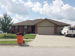 1087 S Hazelnut Ave, Springfield, MO 65802