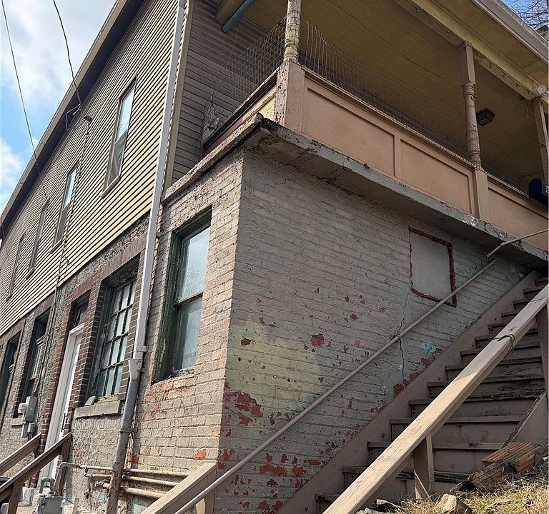 1st image of 601 3rd St