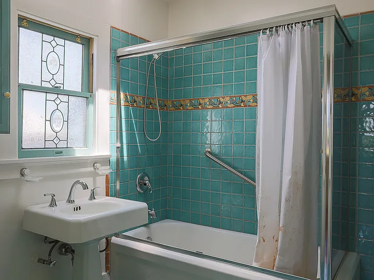 6011 Hillegass Ave — Photo 31