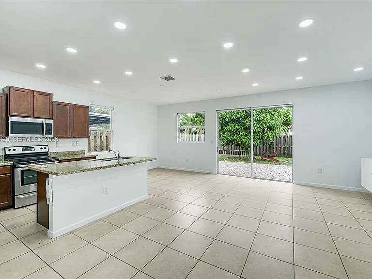 11863 SW 253rd St — Photo 13