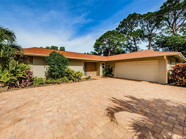 1079 Serpentine Dr S, Saint Petersburg, FL 33705