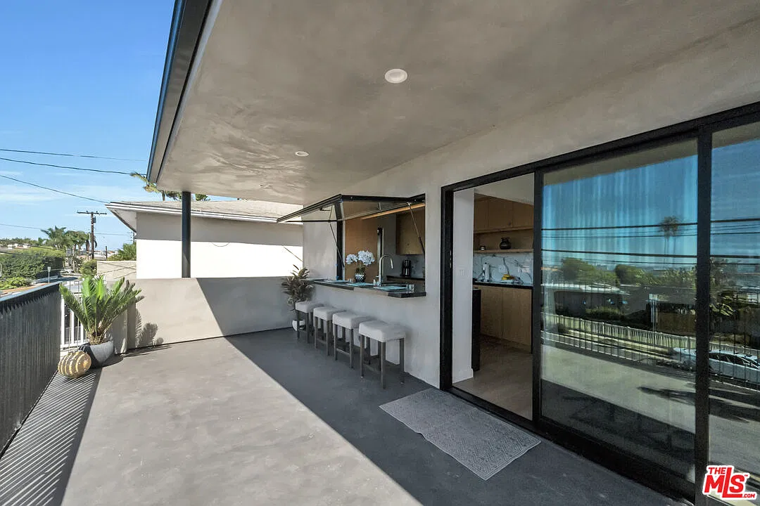 2 bed, 2.0 bath, 750 sqft, $6,000 — Photo 3