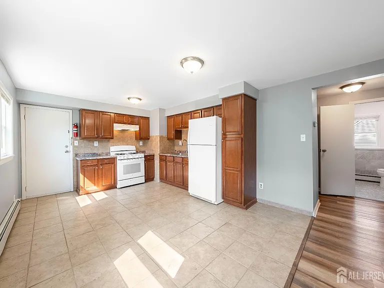 69 S Harrison Ave — Photo 5