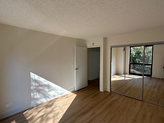 5th image of 1005 N Lasalle St #305