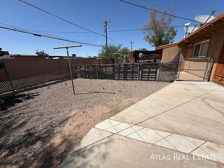 1932 S Campbell Ave — Photo 7