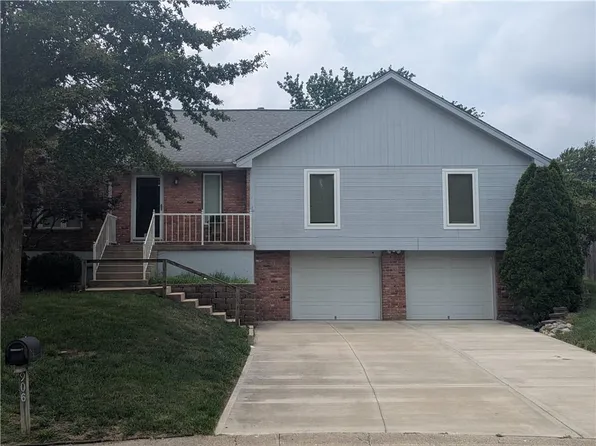 906 NW Chestnut Cir, Blue Springs, MO 64015