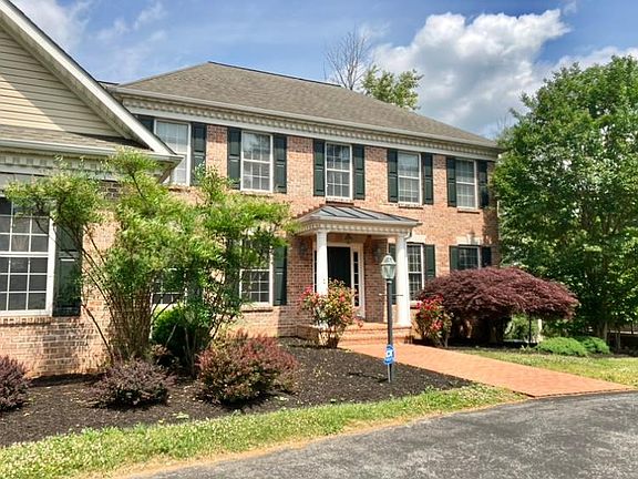 2nd image of 8 Ivy Hill Ct