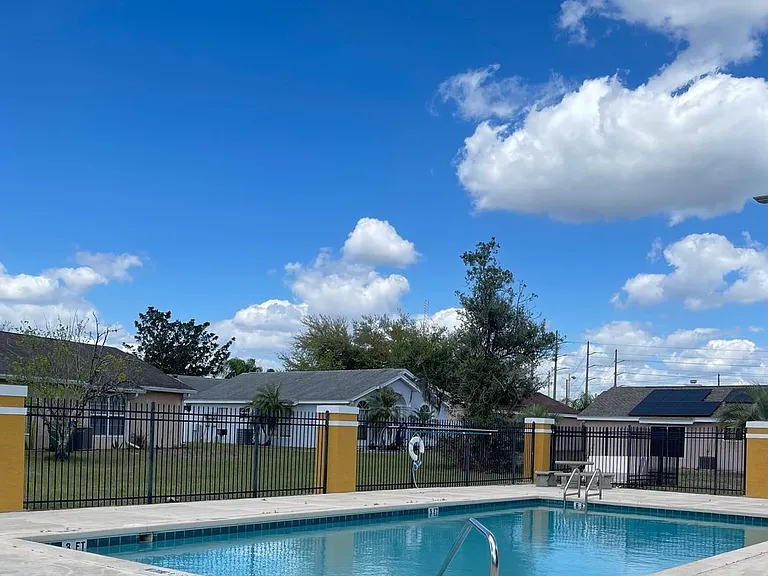 313 San Gabriel St — Photo 21