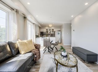 106 Aspen Springs Dr #207, Clarington, ON L1C 5N7