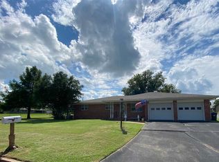915 S Thompson Ave, Cushing, OK 74023