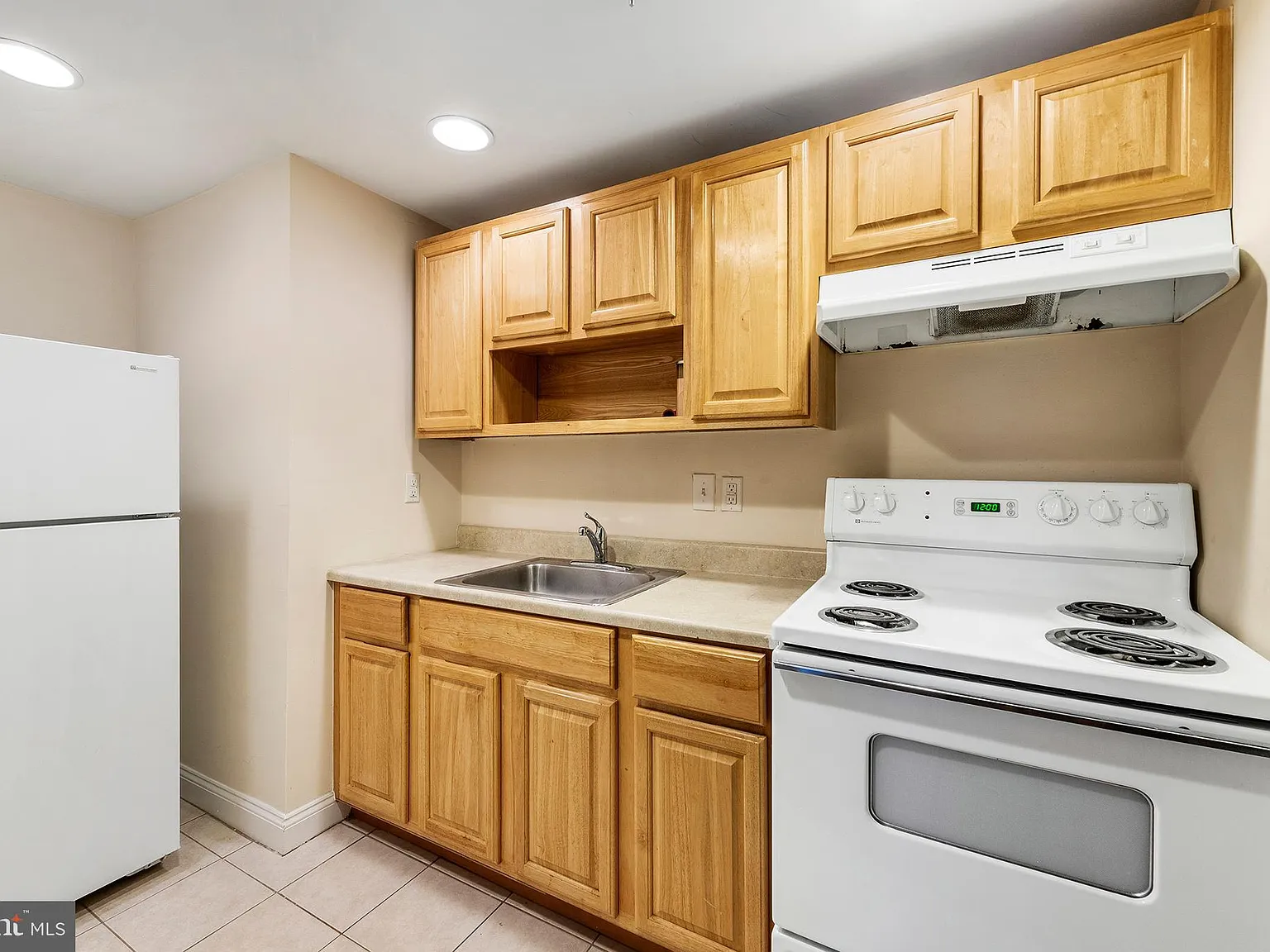 1 bed, 1.0 bath, 850 sqft, $1,300 — Photo 3