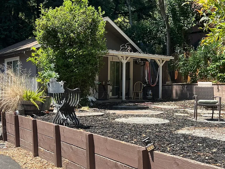 21435 Madrone Dr — Photo 2