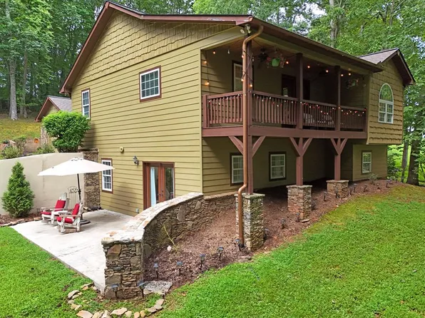 1512 Smithfield Ln, Young Harris, GA 30582